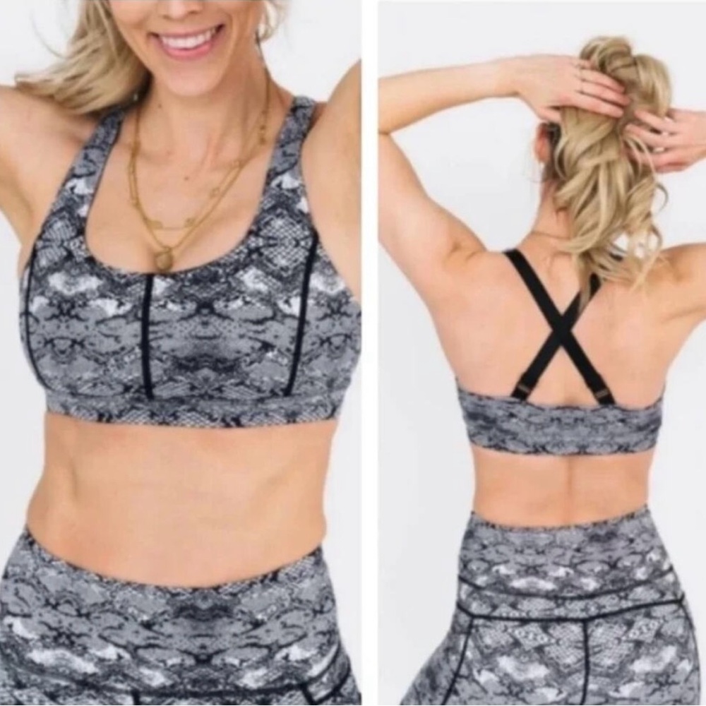 Stylish Gray Snake Print Sports Bra